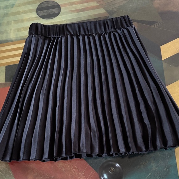 Zara Black Pleated A-Line Skirt - Picture 1 of 3